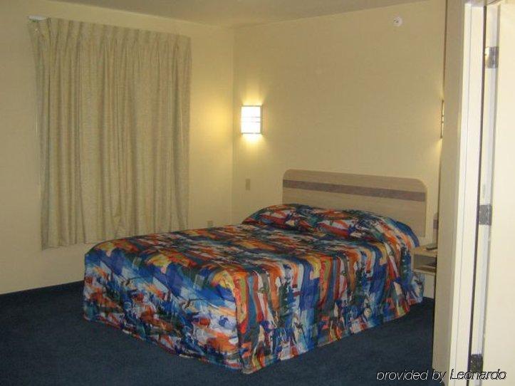 Baymont By Wyndham Kingdom City Bagian luar foto