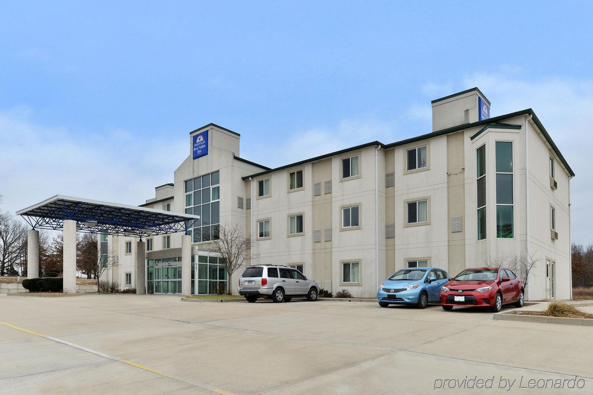Baymont By Wyndham Kingdom City Bagian luar foto