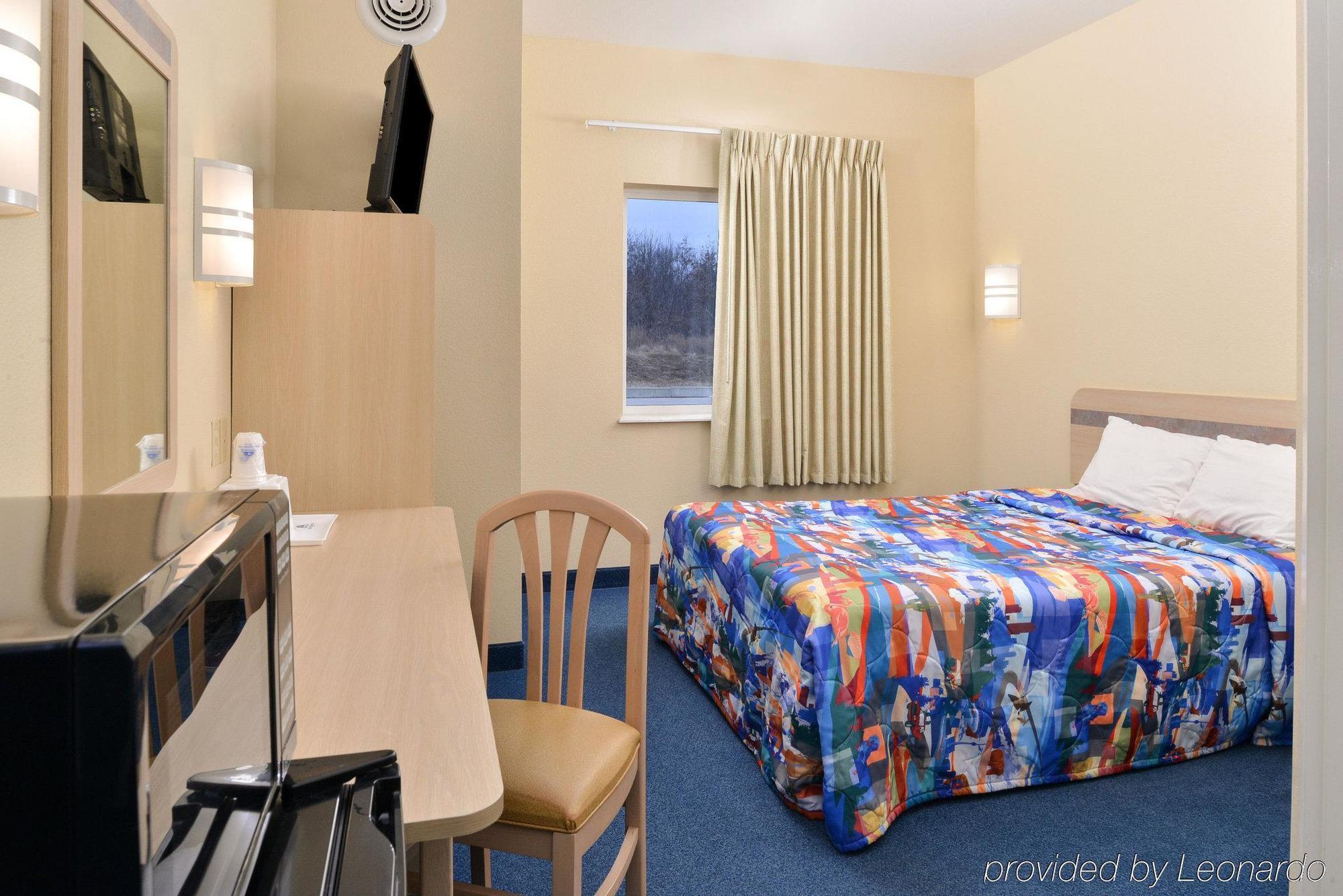 Baymont By Wyndham Kingdom City Bagian luar foto