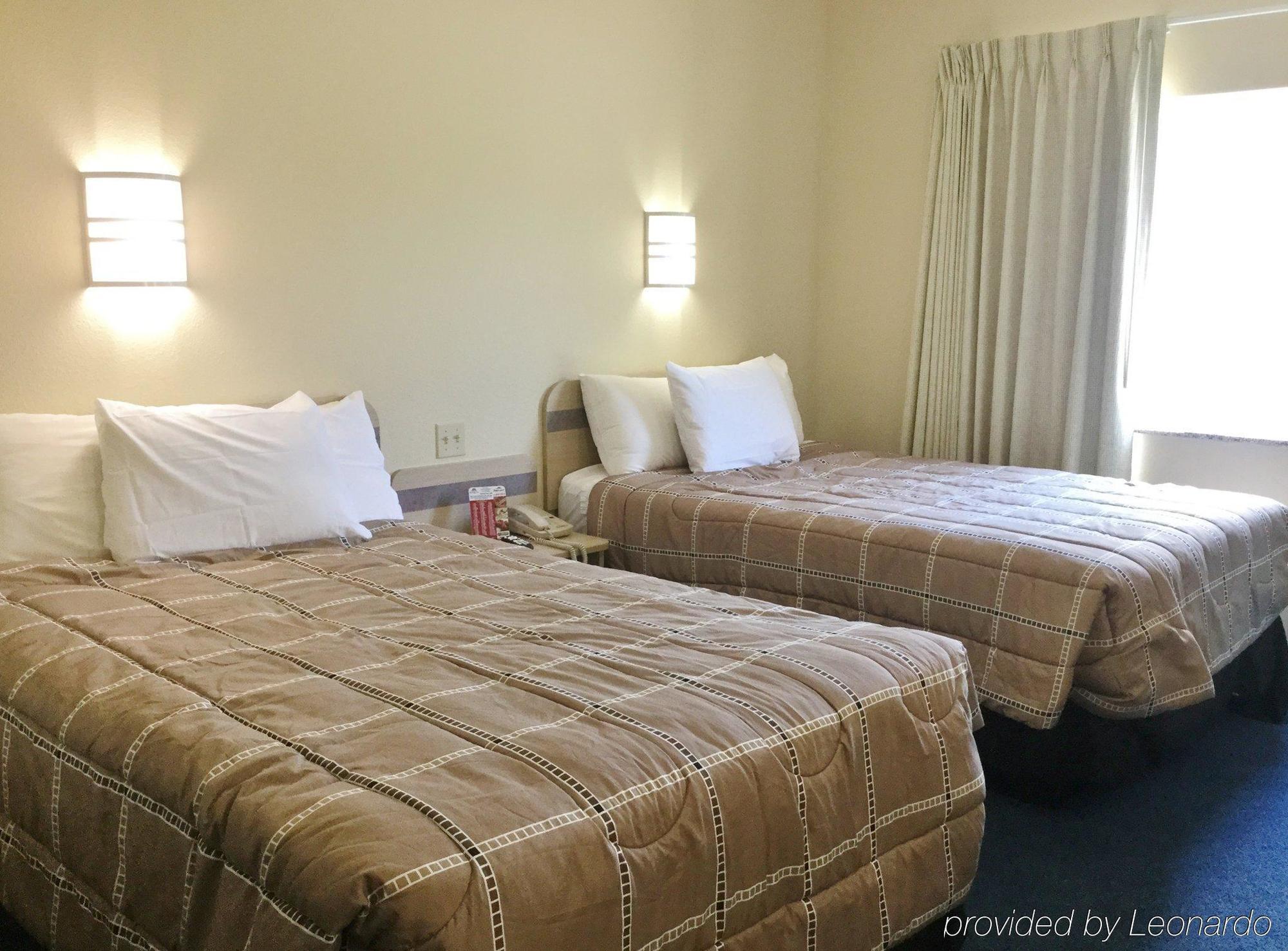 Baymont By Wyndham Kingdom City Bagian luar foto