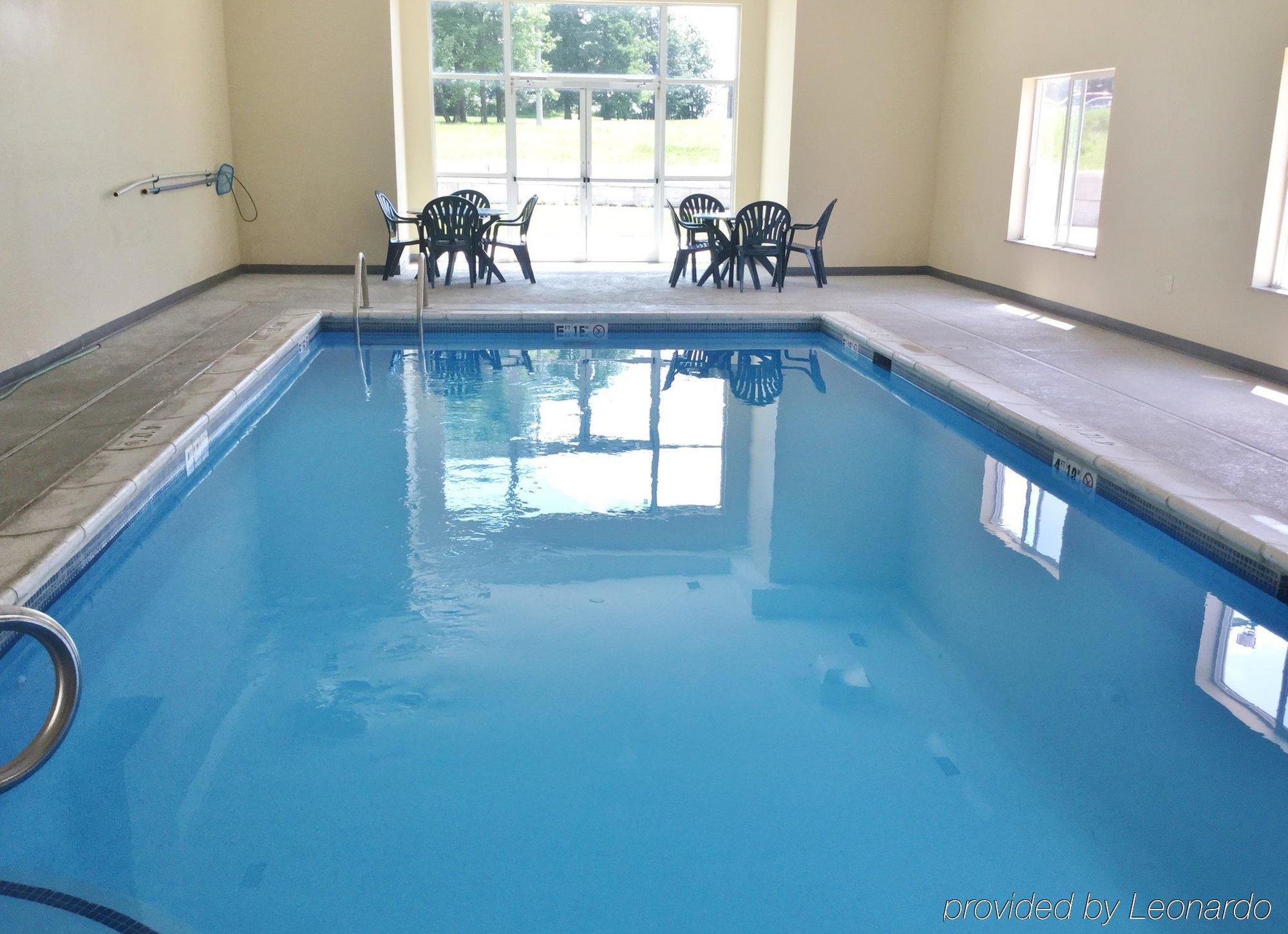 Baymont By Wyndham Kingdom City Bagian luar foto