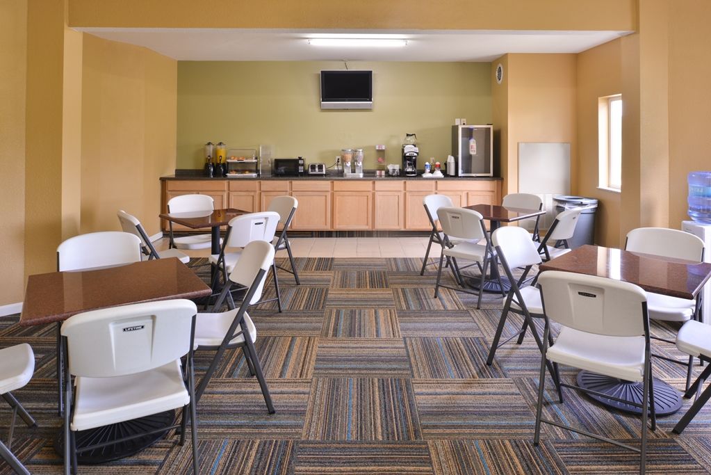 Baymont By Wyndham Kingdom City Restoran foto