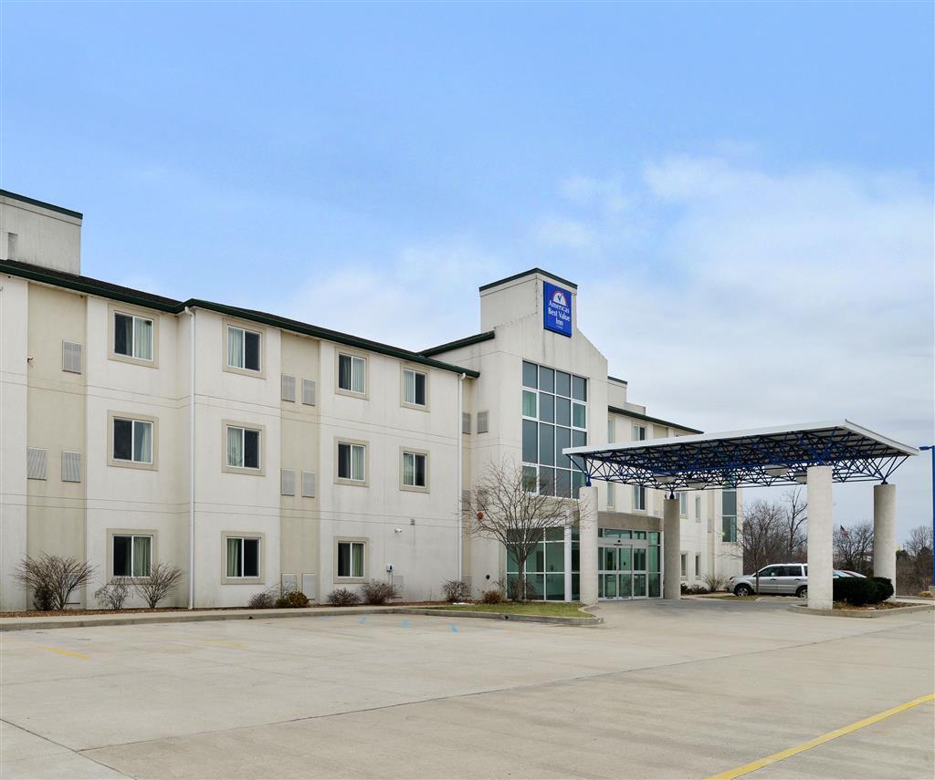 Baymont By Wyndham Kingdom City Bagian luar foto